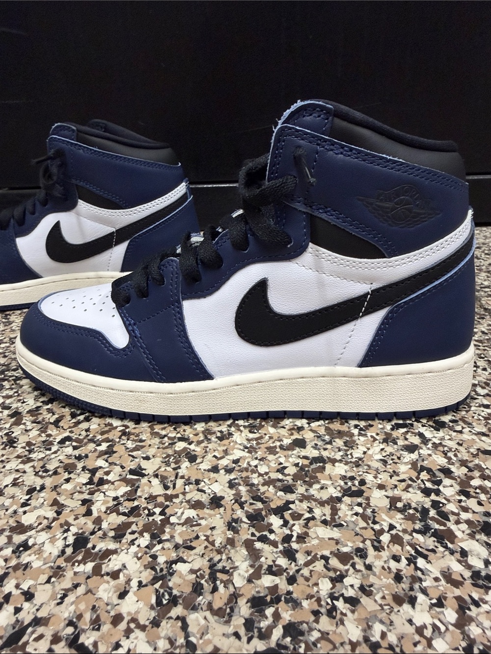 Nike Kids Air Jordan 1 Mid - Navy, White & Black  Brand New! - Picture 2 of 9